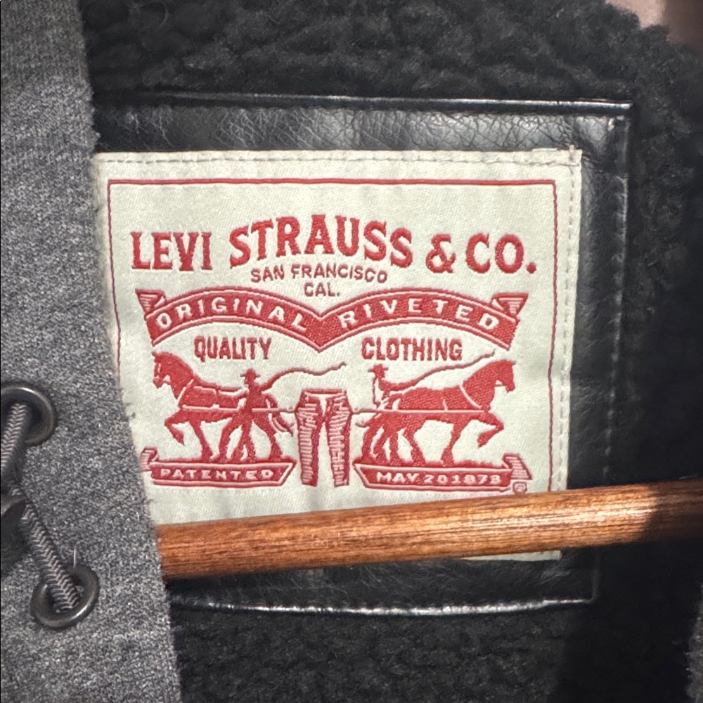 Levi's Black Leather Jacket - Picture 2 of 7